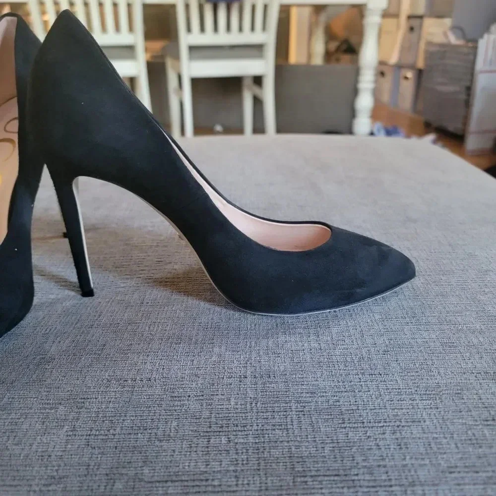 Gucci Women's Black Suede Pointed Toe Pumps Heel Size 39.5